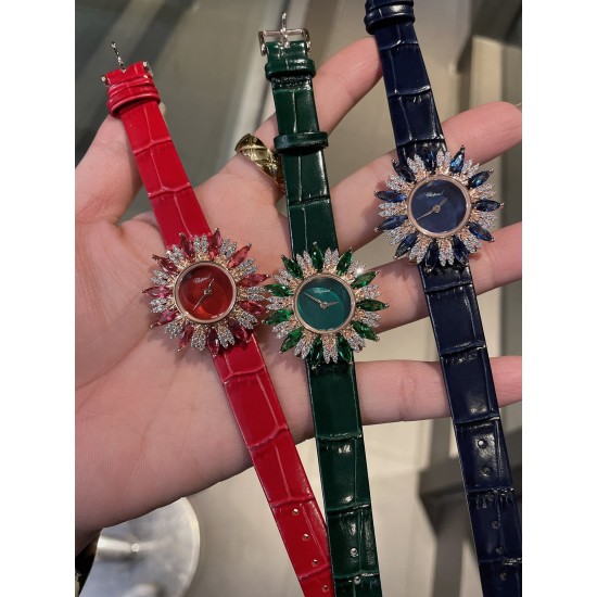 ❤️萧邦-Chopard❥ 高级珠宝系列腕表❥瑞士石英机芯 ❥ 表壳直径约34mm 厚度约9mm❥ 表壳的四周镶嵌一组精工细制的榄尖形切割宝石。分别采用白钻、绿钻、红钻、蓝钻镶嵌的腕表,品牌高级珠宝工坊通过经典珠宝腕表设计充分彰显工匠们所掌握的精湛技艺。 ❤️萧邦-Chopard❥ 高级珠宝系列腕表❥瑞士石英机芯 ❥ 表壳直径约34mm 厚度约9mm❥ 表壳的四周镶嵌一组精工细制的榄尖形切割宝石。分别采用白钻、绿钻、红钻、蓝钻镶嵌的腕表,品牌高级珠宝工坊通过经典珠宝腕表设计充分彰显工匠们所掌握的精湛技艺。