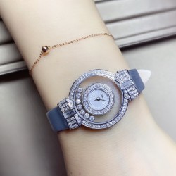 实拍 (蝴蝶结)chopard-happy Sport 萧邦HAPPY DIAMONDS系列快乐钻 腕表蓝宝石玻璃镜面 原厂瑞士石英机芯 镜面内自由滑动快乐钻 钻石围绕表盘回旋起舞 制作精巧双层透明跳跃时尚的设计风格，完美女性的前卫、大方、秀气的特质，内、外蓝宝石玻璃 ，微型按调EAT瑞士石英机，表壳直径约28mm