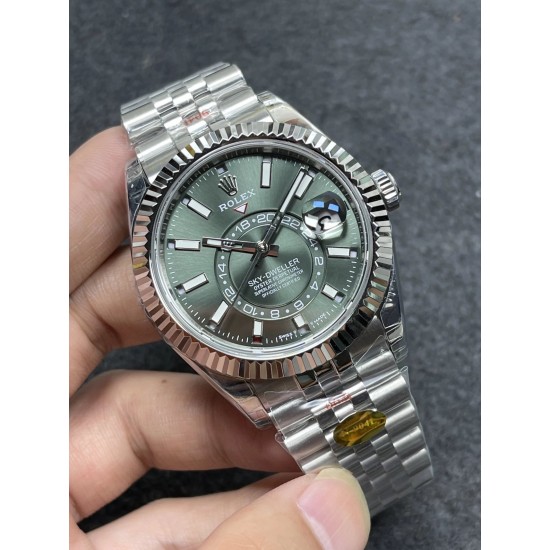 新配色 ROLEX 劳力士 纵航者型Sky-Dweller原装尺寸腹刻抄写 表耳钢印俱全 参数:搭载JP改9001机芯 振频:21800每小时 尺寸:42mm,夜光:超强冰蓝夜光! 新配色 ROLEX 劳力士 纵航者型Sky-Dweller原装尺寸腹刻抄写 表耳钢印俱全 参数:搭载JP改9001机芯 振频:21800每小时 尺寸:42mm,夜光:超强冰蓝夜光!
