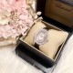 实拍 萧邦 LHEURE DU DIAMANT MEDIUM OVAL 此款LHeure du Diamant 椭圆形切割贝壳雕纹镶钻表盘 环以点缀钻石的表圈 优雅气韵 时尚风格和萧邦精湛的手工艺尽显无遗 光华耀眼 实拍 萧邦 LHEURE DU DIAMANT MEDIUM OVAL 此款LHeure du Diamant 椭圆形切割贝壳雕纹镶钻表盘 环以点缀钻石的表圈 优雅气韵 时尚风格和萧邦精湛的手工艺尽显无遗 光华耀眼