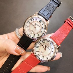 积家-Jaeger-LeCoultr 女士腕表   316L精钢表壳   进口石英机芯   走时精准稳定   真牛皮表带  直径34厚7mm该款腕表备受女性喜爱，在不同的场合 映耀着她们各自的独特个性与迷人风华