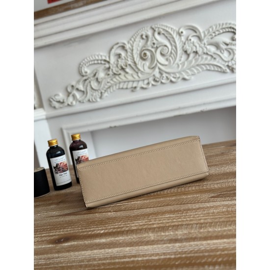 Kelly imported Epsom leather semi handmade hand sewn wax thread Kelly imported Epsom leather semi handmade hand sewn wax thread