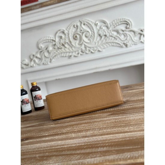 Kelly imported Epsom leather semi handmade hand sewn wax thread Kelly imported Epsom leather semi handmade hand sewn wax thread