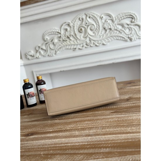 Kelly imported Epsom leather semi handmade hand sewn wax thread Kelly imported Epsom leather semi handmade hand sewn wax thread