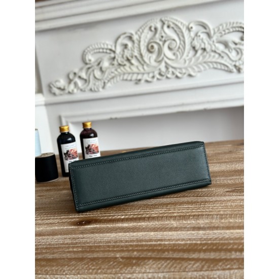 Kelly imported Epsom leather semi handmade hand sewn wax thread Kelly imported Epsom leather semi handmade hand sewn wax thread