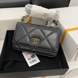  Chanel 19 Woc 