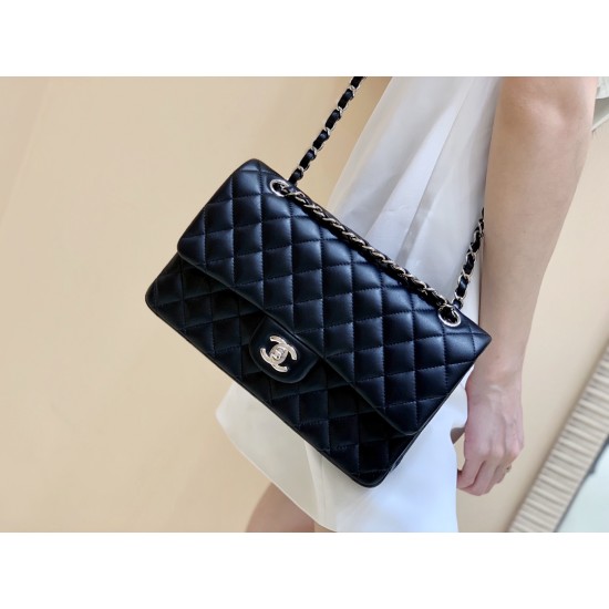 Classic Flap  25cm