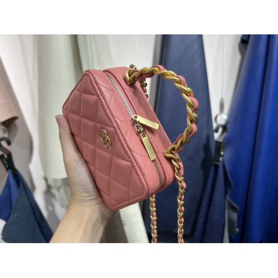  22A Mini Chain Cosmetic Bag