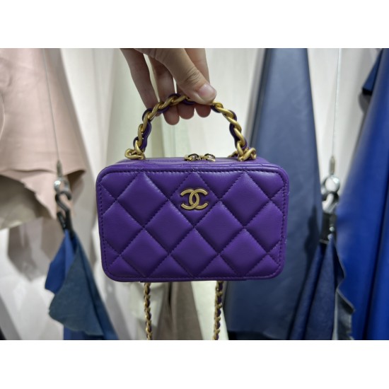  22A Mini Chain Cosmetic Bag