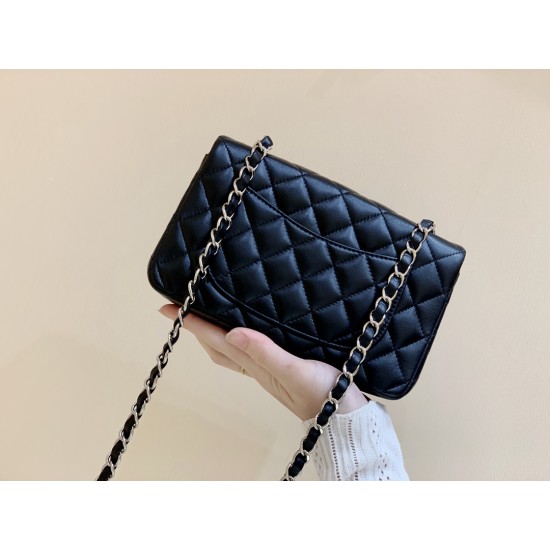 Classic Flap  25cm