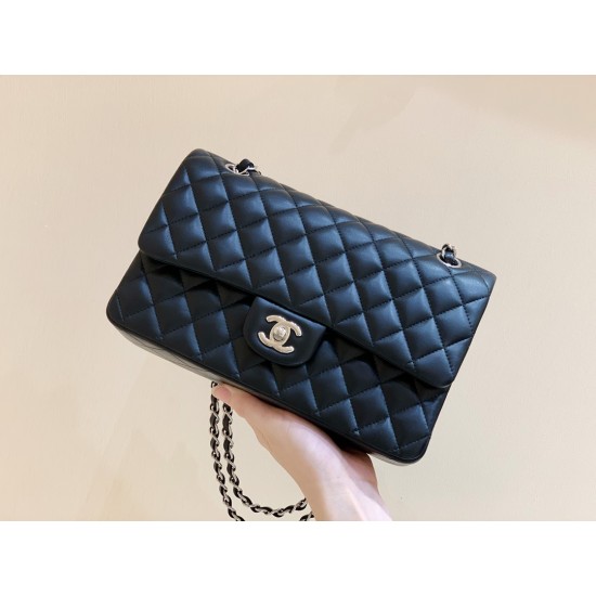 Classic Flap  25cm