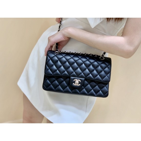 Classic Flap  25cm