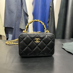 22A Mini Chain Cosmetic Bag