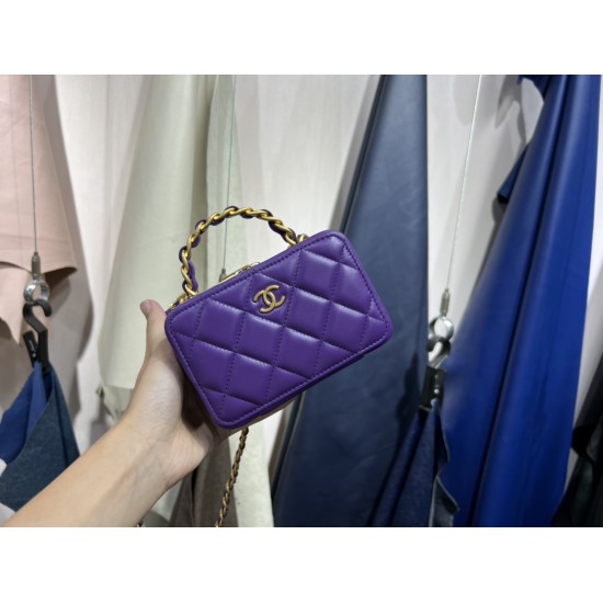  22A Mini Chain Cosmetic Bag