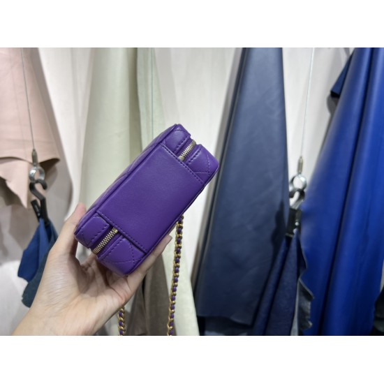  22A Mini Chain Cosmetic Bag