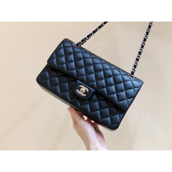 Classic Flap  25cm