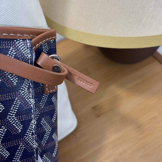 Saint Louis Pertuis  tote bag