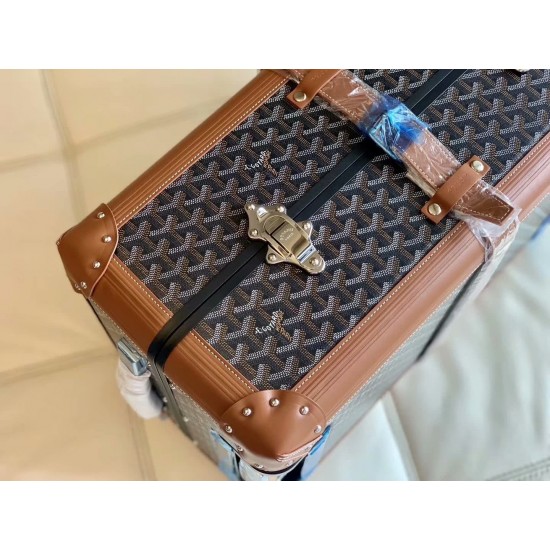 Bourget 20” Trolley Case。50 cm x 24 cm x 36 cm