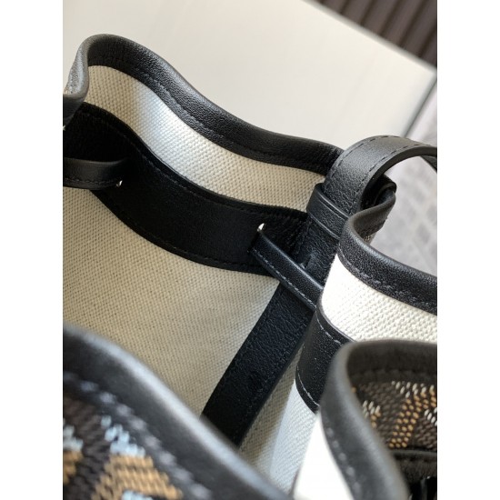 Petit Flot Bucket Bag