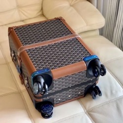 Bourget 20” Trolley Case。50 cm x 24 cm x 36 cm