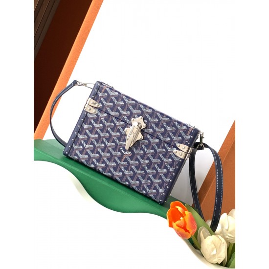 Goyard Cassette Trunk BagGoyard Cassette Trunk深蓝色里面是黄色皮。包包带要另外买的~尺寸:21*15*6.5cm可轻松放下promax大小男女适用重量:600g轻便易于携带搜编码8211 ❣️ Goyard Cassette Trunk BagGoyard Cassette Trunk深蓝色里面是黄色皮。包包带要另外买的~尺寸:21*15*6.5cm可轻松放下promax大小男女适用重量:600g轻便易于携带搜编码8211 ❣️