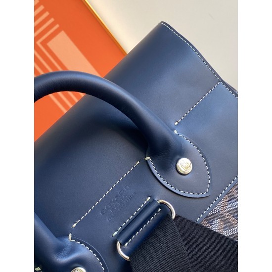 Goyard Alpin backpack size: 39x32x15.5cm