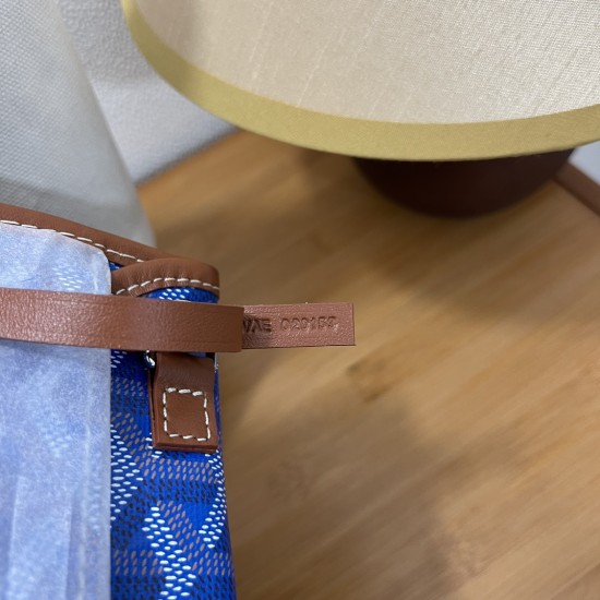 Saint Louis Pertuis  tote bag