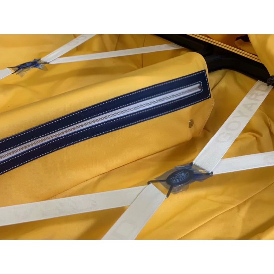 Bourget 20” Trolley Case。50 cm x 24 cm x 36 cm