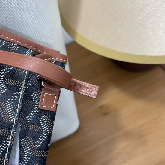 Saint Louis Pertuis  tote bag