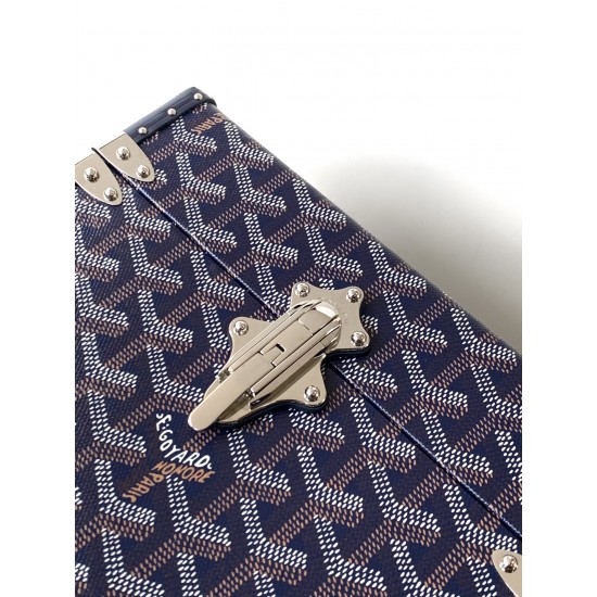 Goyard Cassette Trunk BagGoyard Cassette Trunk深蓝色里面是黄色皮。包包带要另外买的~尺寸:21*15*6.5cm可轻松放下promax大小男女适用重量:600g轻便易于携带搜编码8211 ❣️ Goyard Cassette Trunk BagGoyard Cassette Trunk深蓝色里面是黄色皮。包包带要另外买的~尺寸:21*15*6.5cm可轻松放下promax大小男女适用重量:600g轻便易于携带搜编码8211 ❣️