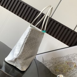 Artois Medium Zipper Tote Bag