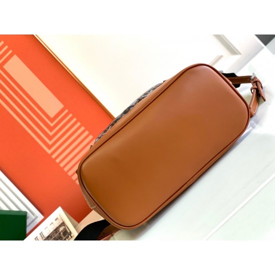 Goyard Alpin backpack size: 39x32x15.5cm