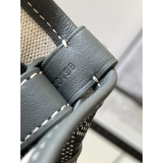Petit Flot Bucket Bag