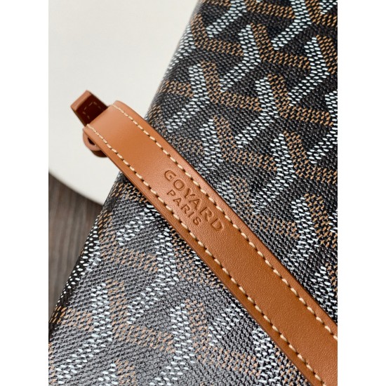Goyard Cassette Trunk BagGoyard Cassette Trunk棕色里面是黄色皮。包包带要另外买的~尺寸:21*15*6.5cm可轻松放下promax大小男女适用重量:600g轻便易于携带搜编码8211 ❣️ Goyard Cassette Trunk BagGoyard Cassette Trunk棕色里面是黄色皮。包包带要另外买的~尺寸:21*15*6.5cm可轻松放下promax大小男女适用重量:600g轻便易于携带搜编码8211 ❣️