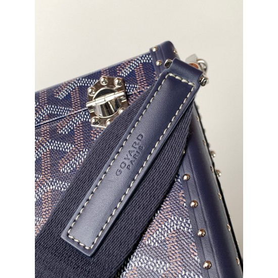 Goyard Cassette Trunk BagGoyard Cassette Trunk深蓝色里面是黄色皮。包包带要另外买的~尺寸:21*15*6.5cm可轻松放下promax大小男女适用重量:600g轻便易于携带搜编码8211 ❣️ Goyard Cassette Trunk BagGoyard Cassette Trunk深蓝色里面是黄色皮。包包带要另外买的~尺寸:21*15*6.5cm可轻松放下promax大小男女适用重量:600g轻便易于携带搜编码8211 ❣️
