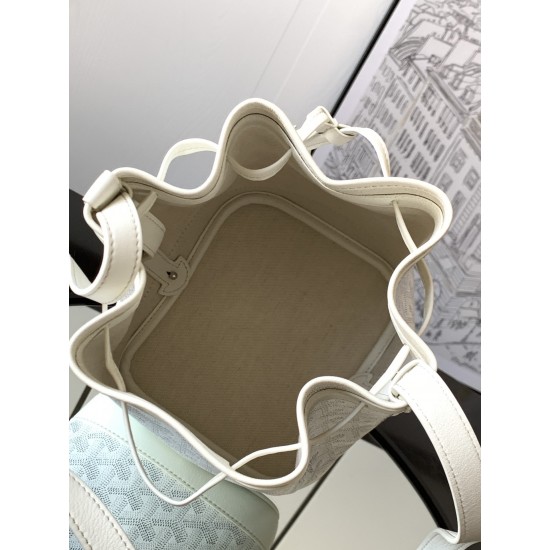 Petit Flot Bucket Bag