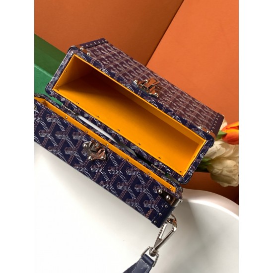 Goyard Cassette Trunk BagGoyard Cassette Trunk深蓝色里面是黄色皮。包包带要另外买的~尺寸:21*15*6.5cm可轻松放下promax大小男女适用重量:600g轻便易于携带搜编码8211 ❣️ Goyard Cassette Trunk BagGoyard Cassette Trunk深蓝色里面是黄色皮。包包带要另外买的~尺寸:21*15*6.5cm可轻松放下promax大小男女适用重量:600g轻便易于携带搜编码8211 ❣️