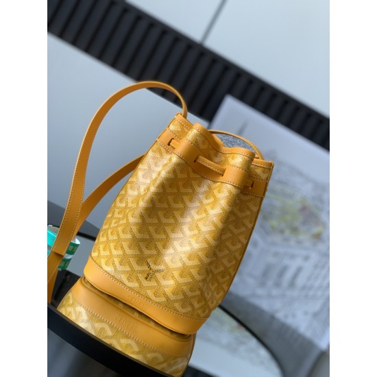 Petit Flot Bucket Bag