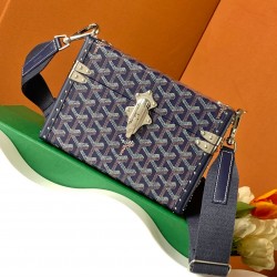 Goyard Cassette Trunk BagGoyard Cassette Trunk深蓝色里面是黄色皮。包包带要另外买的～尺寸：21*15*6.5cm可轻松放下promax大小男女适用重量：600g轻便易于携带搜编码8211  ❣️
