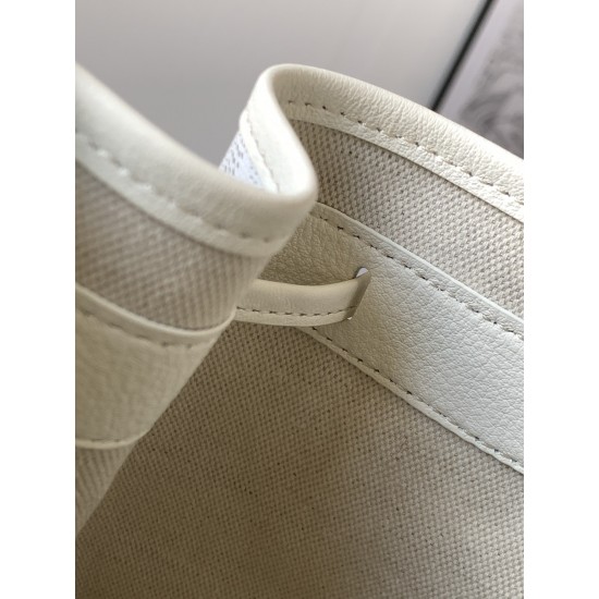 Petit Flot Bucket Bag