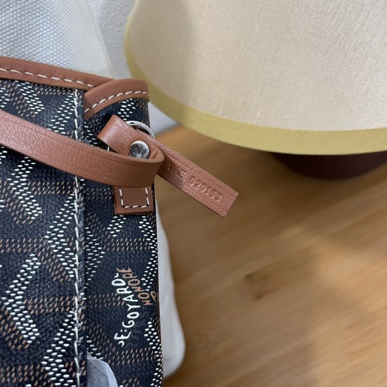 Saint Louis Pertuis  tote bag