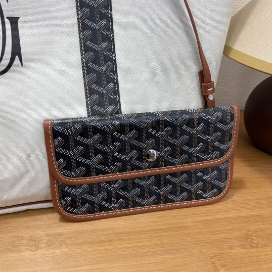Saint Louis Pertuis  tote bag