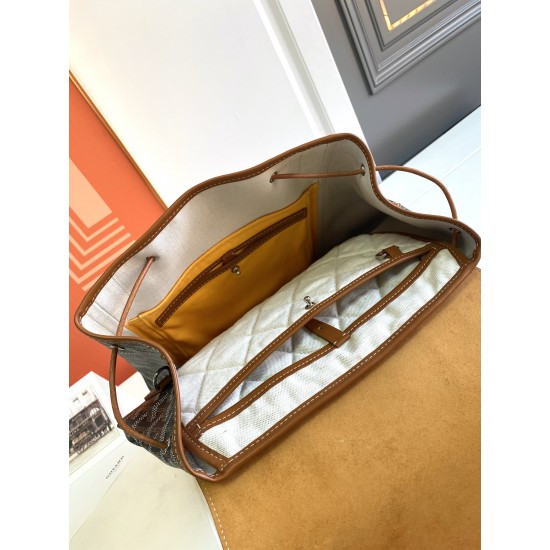 Goyard Alpin backpack size: 39x32x15.5cm