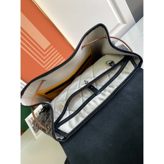 Goyard Alpin backpack size: 39x32x15.5cm