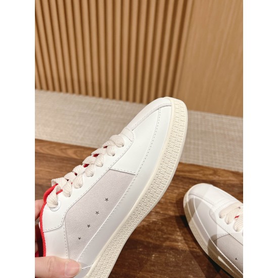Skateboard shoes