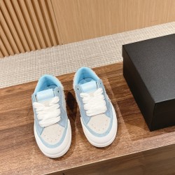 Skateboard shoes