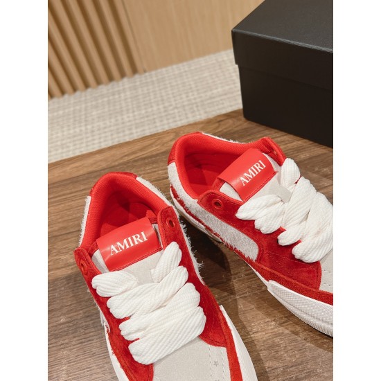 Skateboard shoes