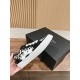 Skateboard shoes