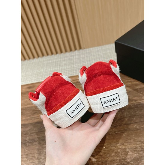 Skateboard shoes