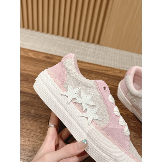 Skateboard shoes